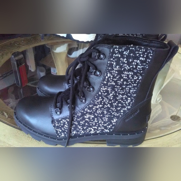 BNWT WOMENS SOREL SZ. 10 BOOTS W/ LAMB FUR BLACK W/ WHITE LEATHER AMAZING BOOTS - Picture 3 of 9